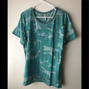 Camouflage t shirt size Large